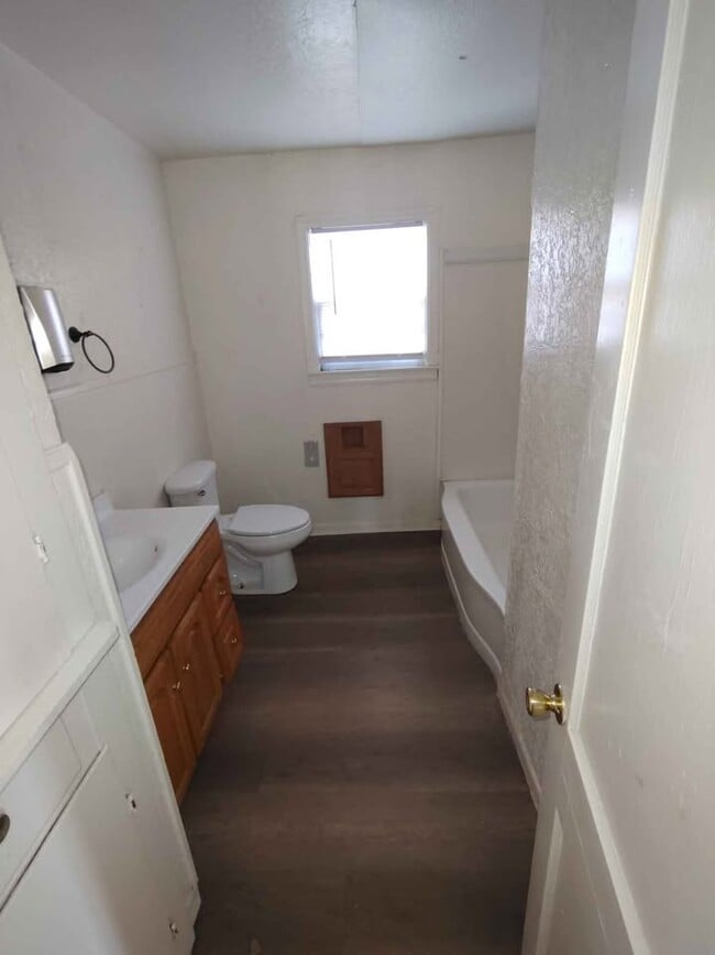 Photo - 207 E Chestnut Ave