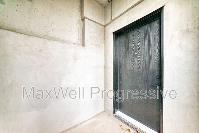 Photo - 15724-15103 103 Ave NW