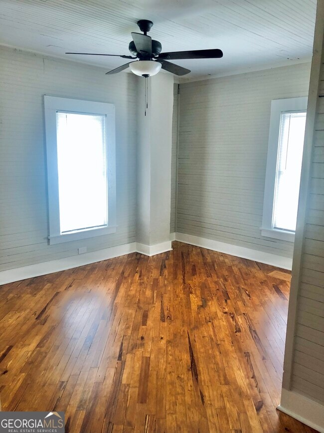 Photo - 702 Radford St