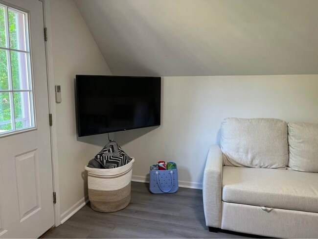 Photo - 572 Balsam Ave Unit 2