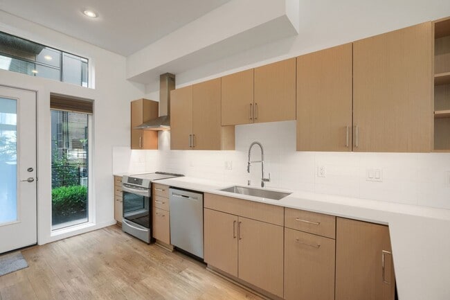 Photo - Stunning 2bed/2bath Townhome in Convenient Seattle Location!