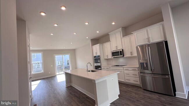 2453 Liberty Lp