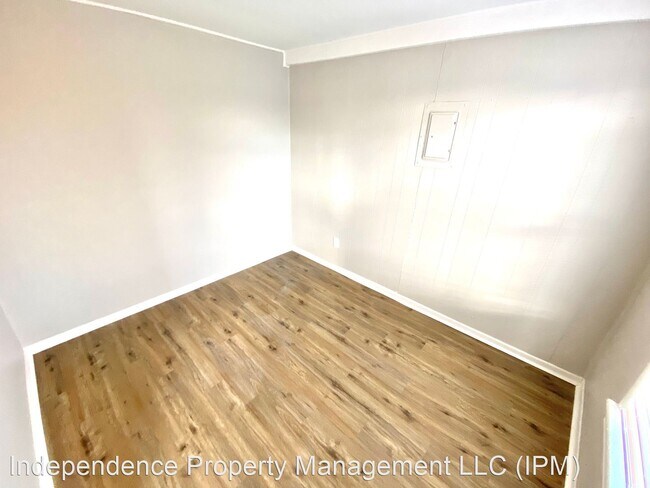 Photo - 3 br, 2 bath House - 906 Vine St.