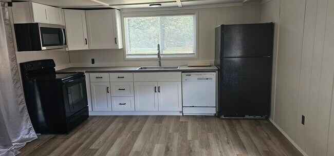 Photo - 109 Ray Rd W