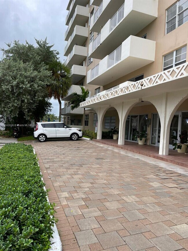 Photo - 1455 N Treasure Dr Unit 7D