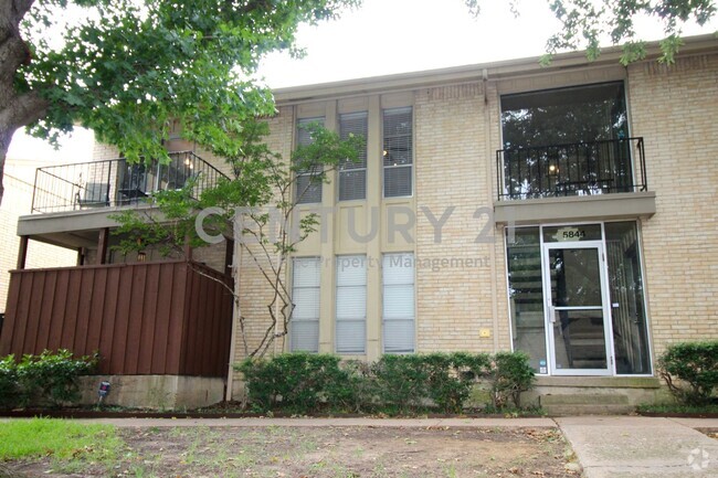 Building Photo - Updated 2/2 Condo in Great North Dallas Lo...