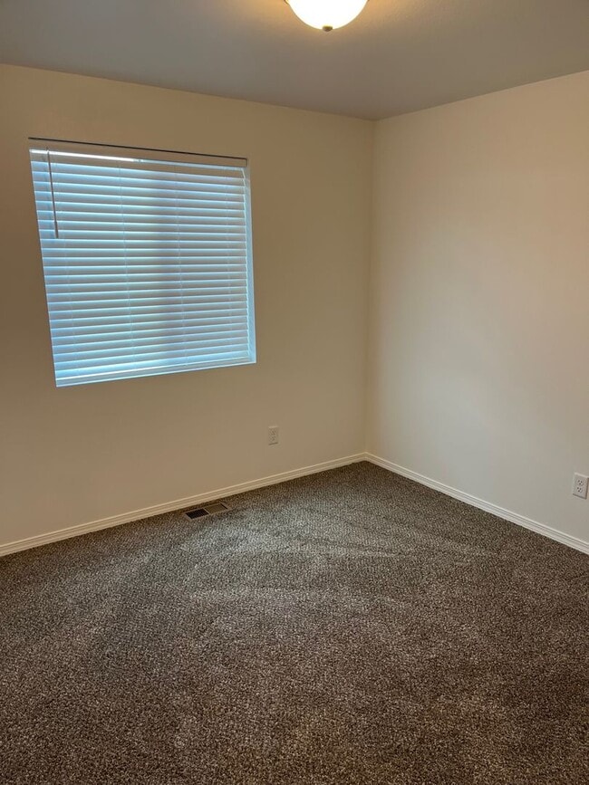 Photo - 4 Bedroom Home in Park Orchard Neighborhood