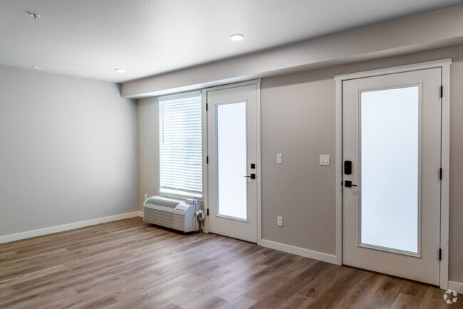 1BR, 1BA, A - 556SF - Entrance