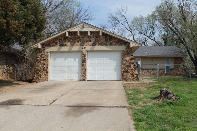 Building Photo - Much Better Than NEW!!! 3 beds, 1 1/2 Baths Rental