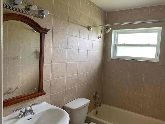 Photo - 2720 NW 13th St Unidad 3