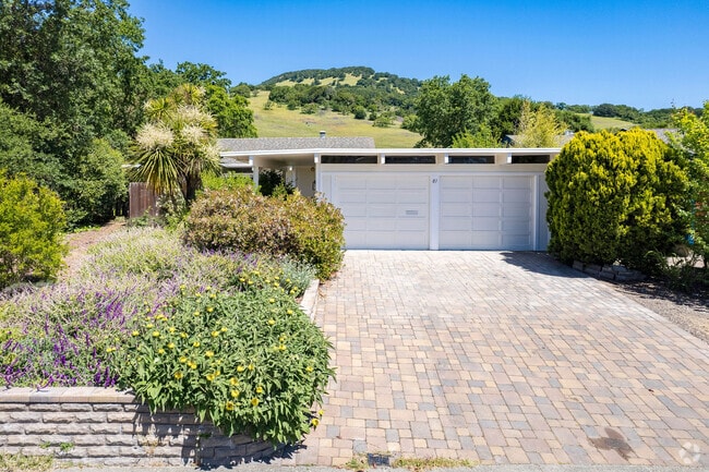 Building Photo - 81 Sotelo Way Rental