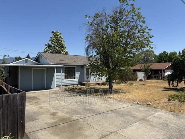 Building Photo - 220 Marion Ln
