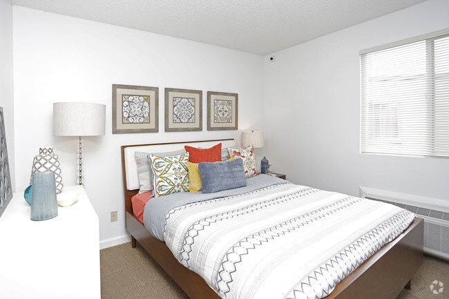 1BR, 1BA - 424 SF