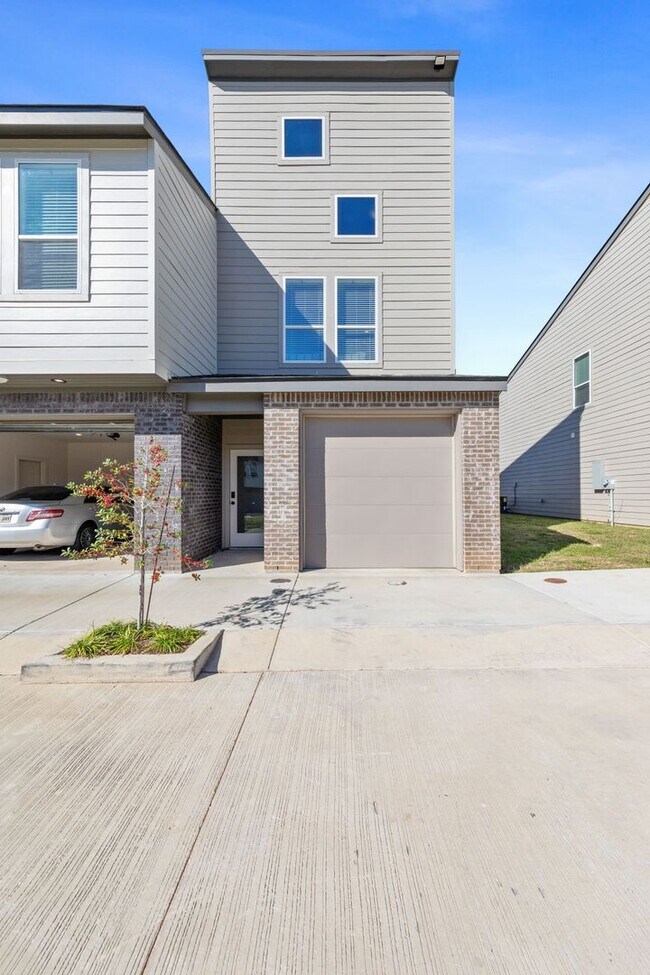 500 Highland Oaks Ln