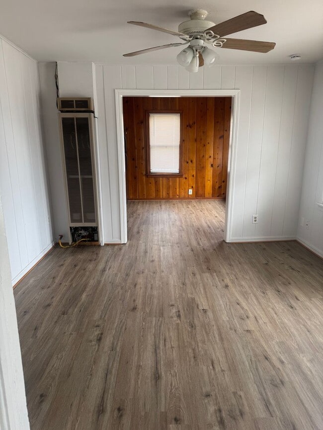 Photo - HUD ACCEPTED!! 3bedrooms 1bathroom  walking distance to 6th street shopping and restaurants