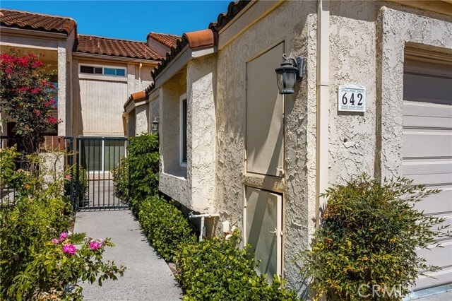 642 Colonial Cir