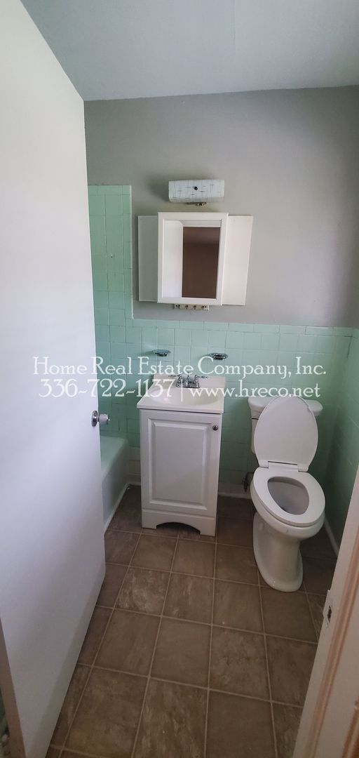 Photo - 4170 James St Unidad 8