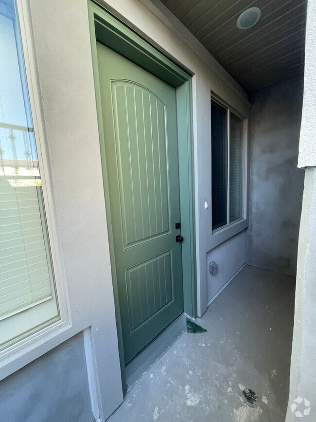Building Photo - Italian Villages | 1-Bedroom, 1-Bath Basem... Rental