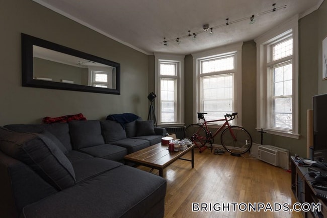 1874 Commonwealth Ave Unit 1