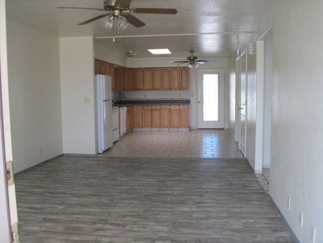 Building Photo - 470 S Bowie Ave Unit D Rental