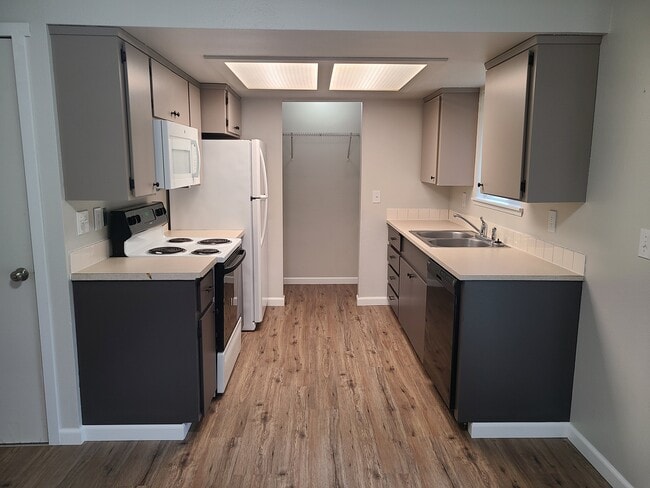 Photo - 4333 Ruddell Rd SE