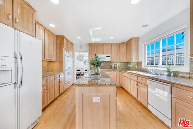 Photo - 109 N Maple Dr