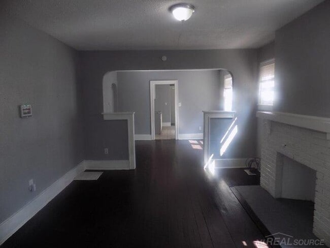 Photo - 6334 Tuxedo St