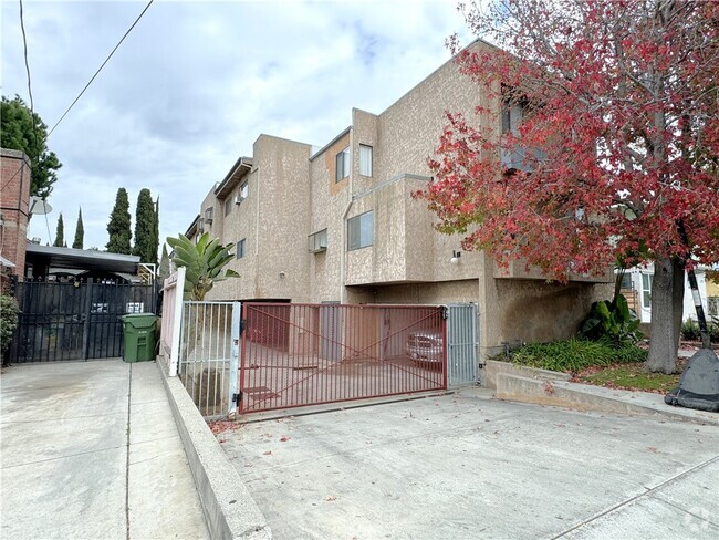 Building Photo - 221 W Plymouth St Unit 2 Rental