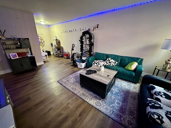 Photo - 3069 Oakland