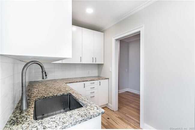 Photo - 140 Woodside Green Unit 2B