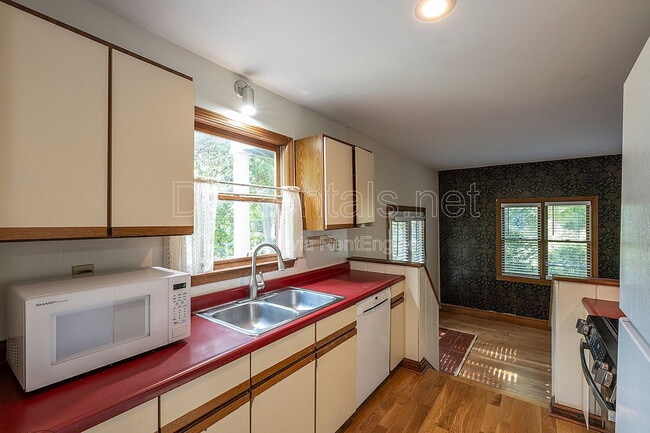 Photo - 425 Ansley St