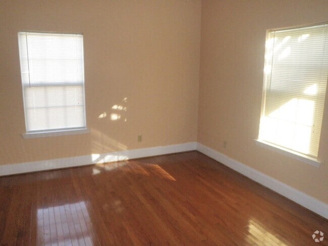Building Photo - Uptown Beauty Rental