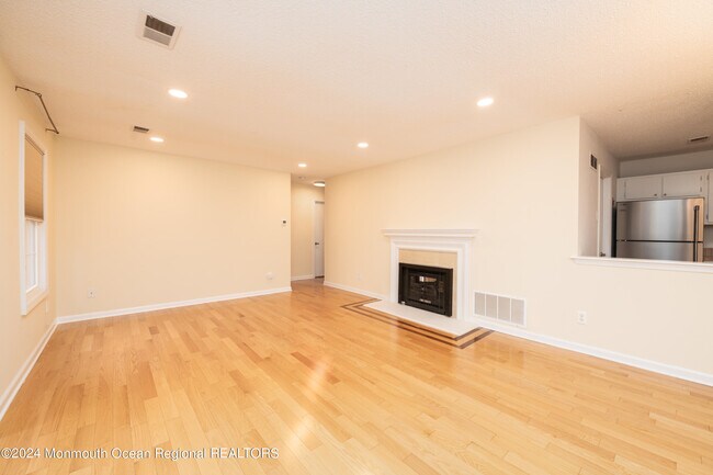 Photo - 77 Frontier Way