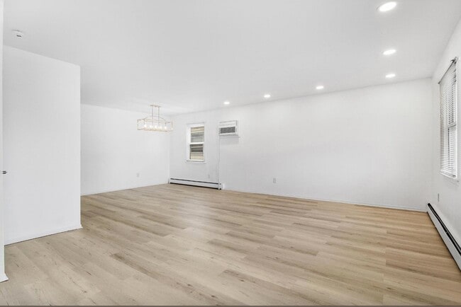 Photo - 64 Isabella Ave Unit 2