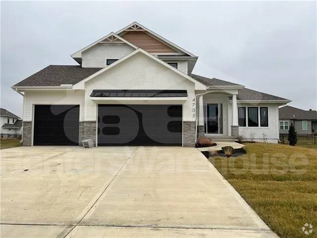 Building Photo - 4705 NE Freehold Dr Rental