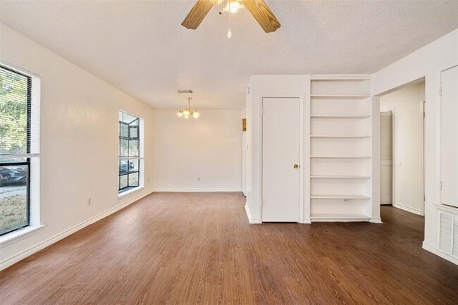 Photo - 115 S Frio St Unit I