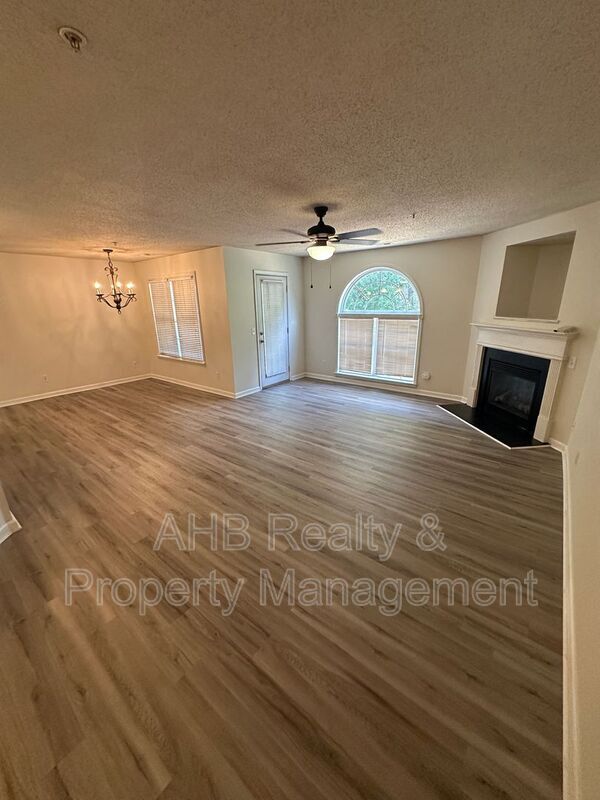 Photo - 3475 Forestdale Dr