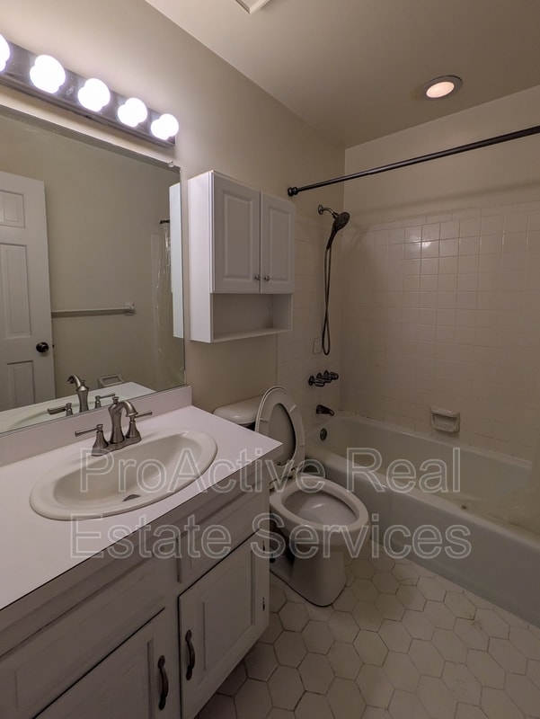 Photo - 1014 Colonial Ave