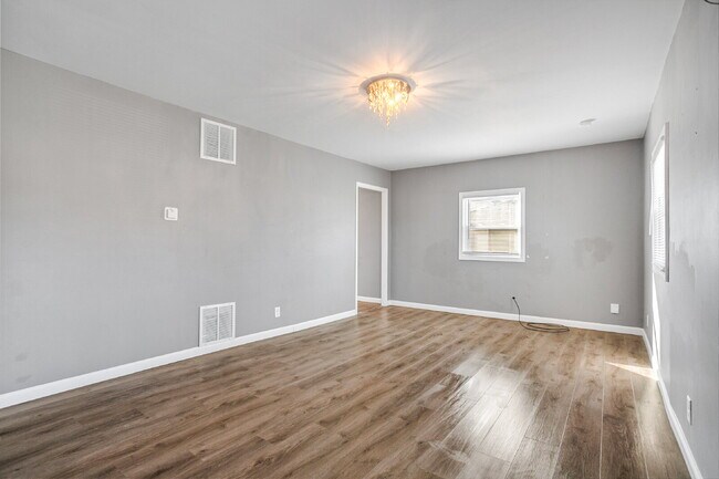 Photo - 3 Bedroom, 1 Bath with Garage