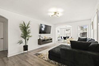 Photo - 1860 Bonniview St SW