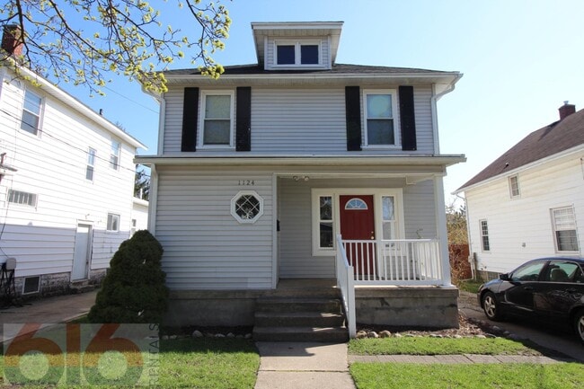 Photo - 1124 Watson St SW