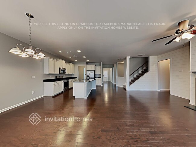 Photo - 667 Lorimore Pass