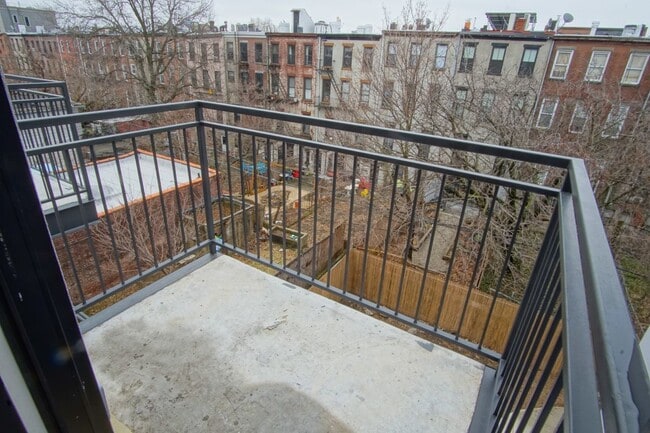 Photo - 68 Hawthorne St Unit 2