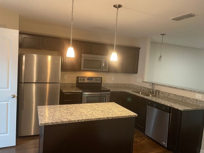 Building Photo - Beautiful Goodlettsville Condo Rental – 2 Bed, 2.5 Bath
