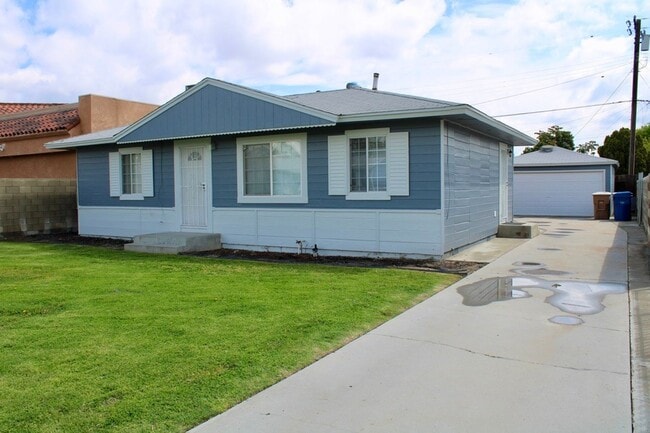 Photo - Cute 3Bedroom 1Bath Home Located Off Stockdale Hwy Centrally Located. Large Gated Yard. Gardner I...