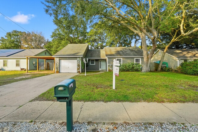 Building Photo - 266 Honeysuckle Way