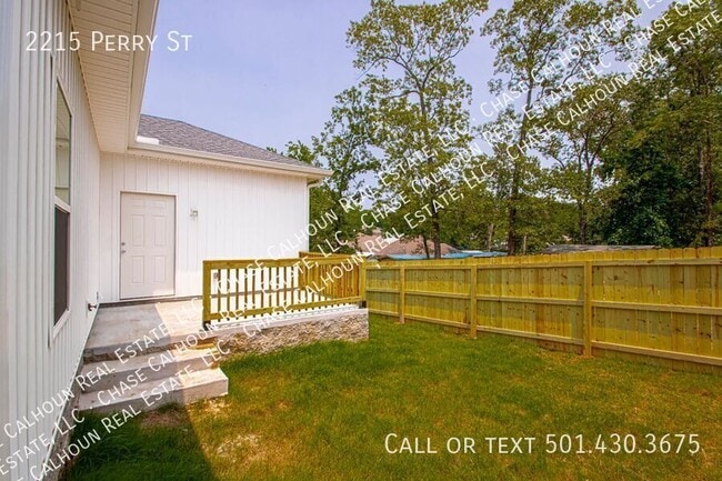 Photo - 2215 Perry St