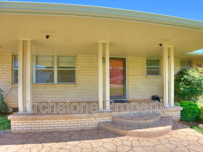 Photo - 3121 Lakeside Dr