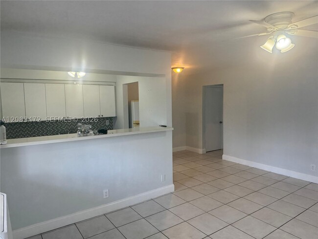 Building Photo - 1816 McKinley St Unit 12A