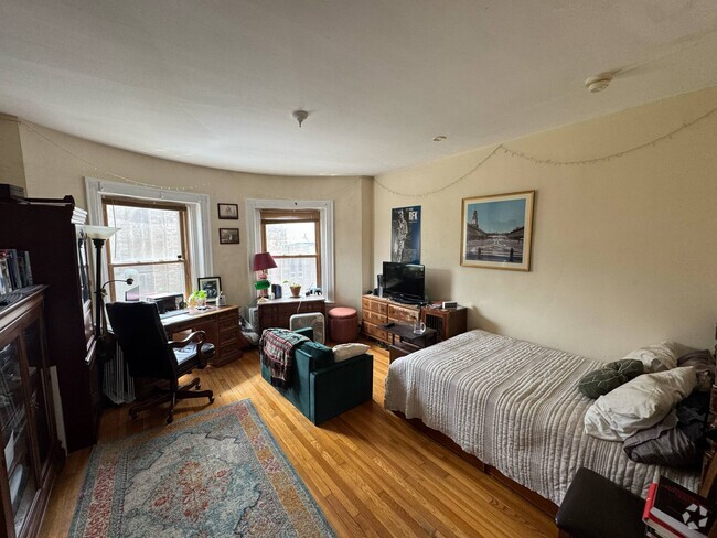 Building Photo - 1091 Boylston St Unit 3 Rental